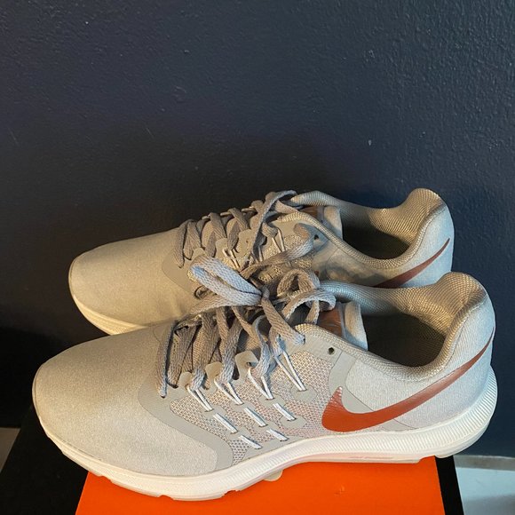 Nike Run Swift Women's Athletic Sneakers size 8.5 - Picture 2 of 7
